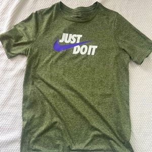 Boys Youth XL Nike DriFit Tshirt ( NWOT)